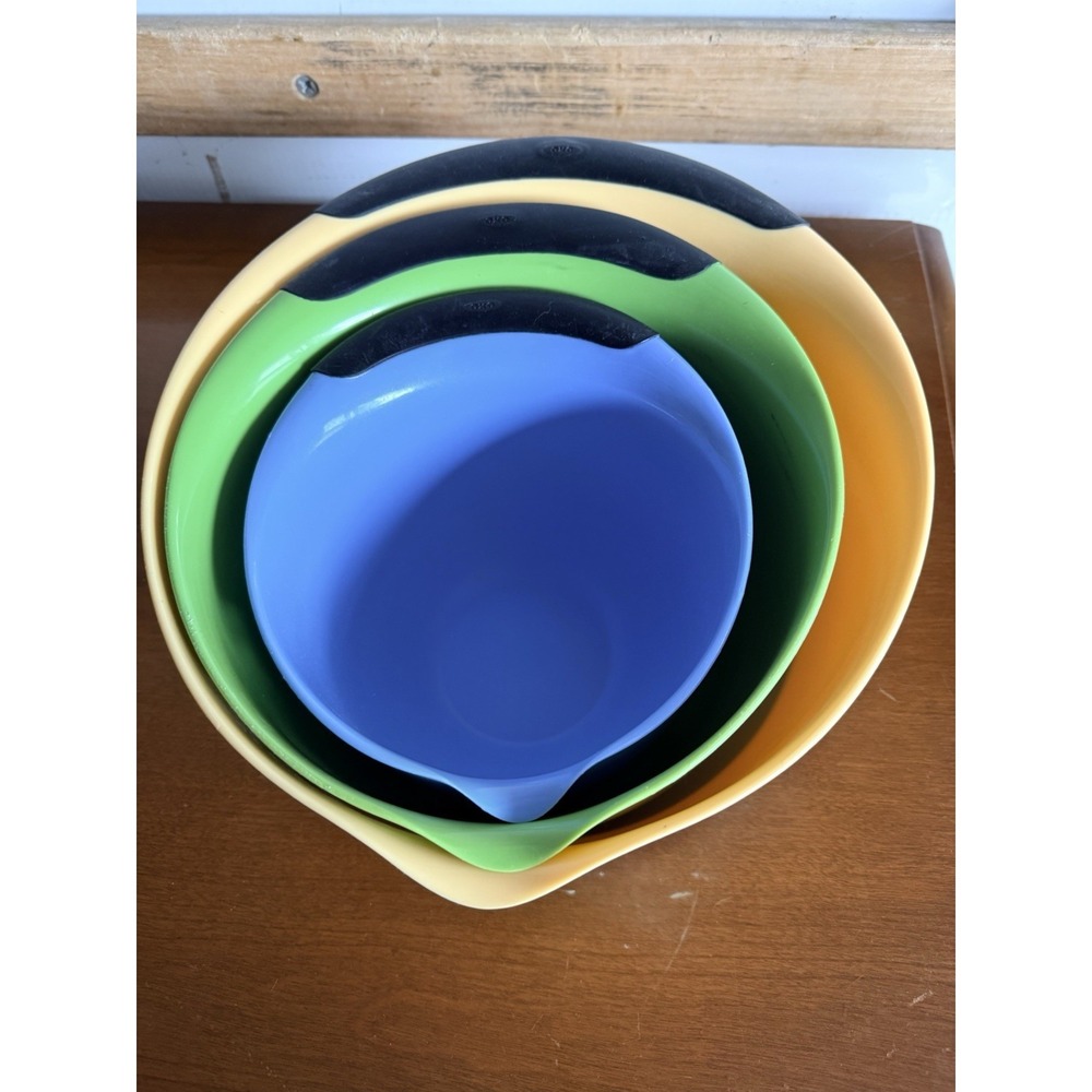 OXO 3 Piece Plastic Mixing Bowl Set  Nesting Mixing Bowls with Rubber Grip